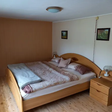 Apartment In Zescha Mit Terrasse Und Garten Neschwitz